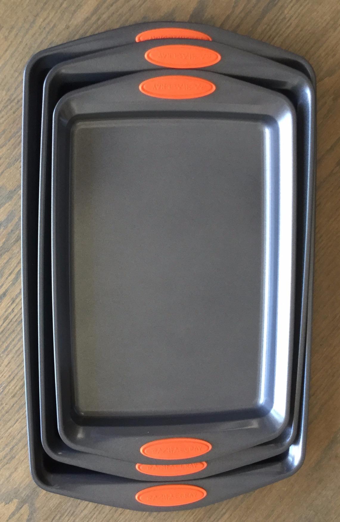 Rachael Ray Nonstick Bakeware Cookie Pan Set, Baking Sheets, 3-Piece, Gray customer photo 2