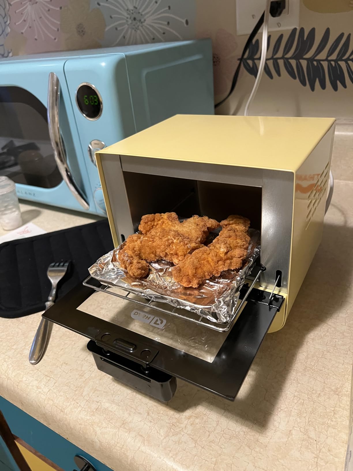 Dash Mini Toaster Oven - Small Toaster Oven for Dorms, Apartments, & Small Kitchens customer photo 2