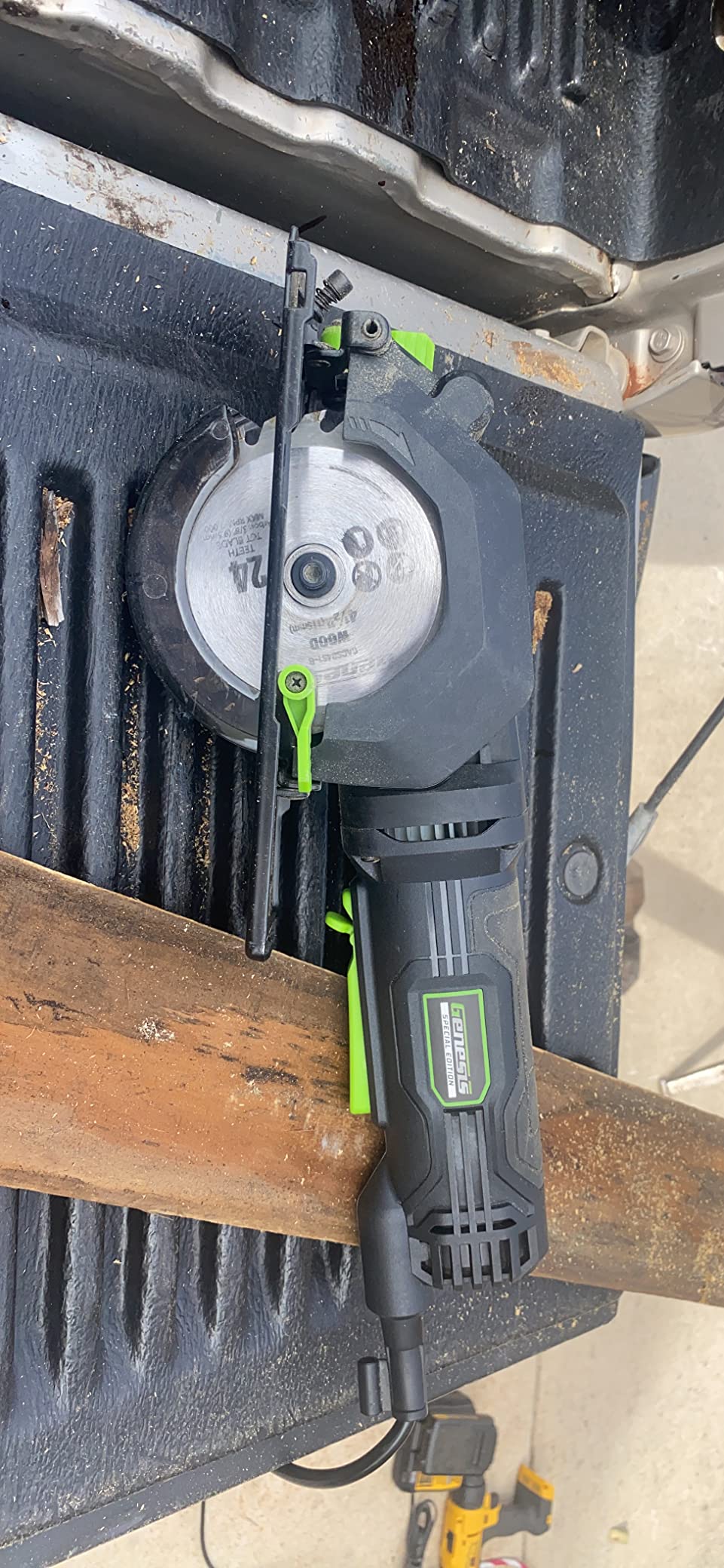 Genesis GCS445SE 4.0A 4-1/2-Inch Compact Circular Saw | 24T Carbide-Tipped Blade | 3,500 RPM | 45° Bevel | Depth Adjustment | Parallel Guide | Vacuum Adapter customer photo 1