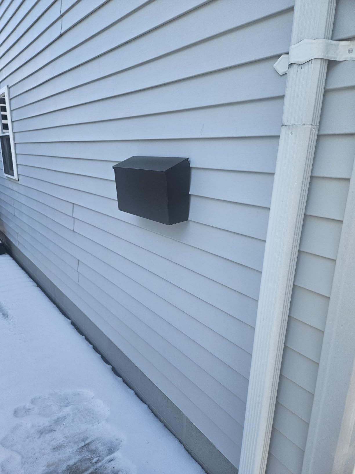 Locking Mailbox Wall Mount for Outside– Jssmst Mailboxes with Key Lock for Front Door Fence, Large Capacity Letter Box, 14.3 x 4.1 x 11.8 Inch, Black, SM-HPB911BN customer photo 2
