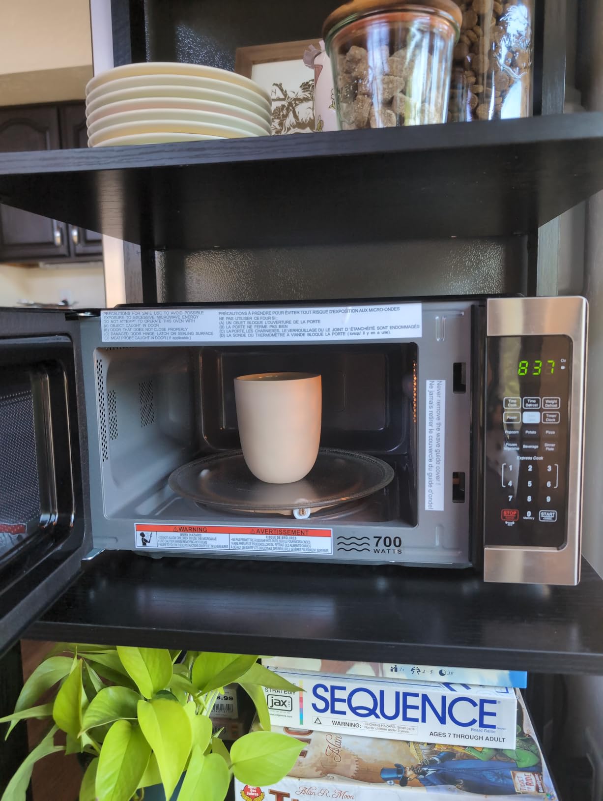 Farberware 0.7 Cu. Ft. Countertop Microwave Oven - 700 Watts Power, Auto Cook Settings, Defrost, Easy Clean and Child Safety Lock - Stainless customer photo 1
