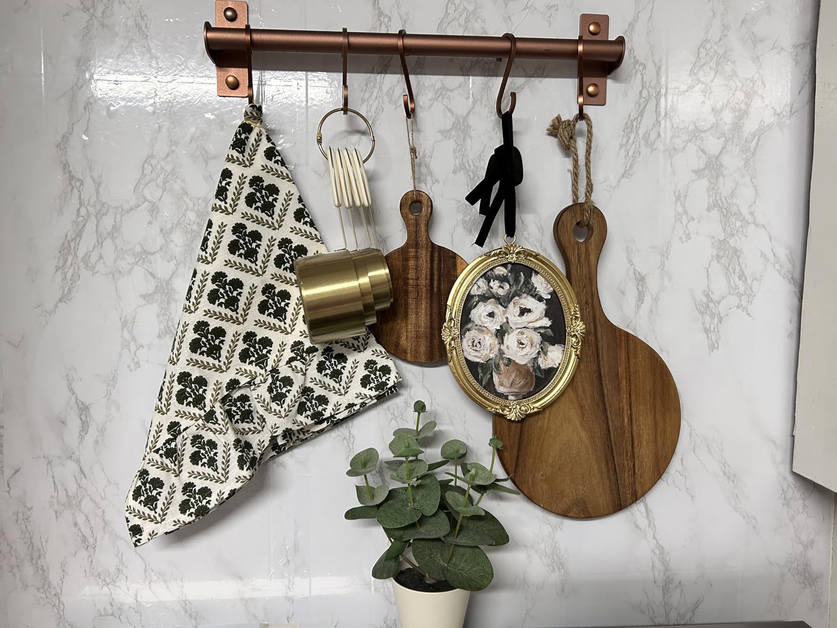 Dseap Kitchen Utensil Holder Hanger, Pot and Pan Rack Wall Mounted, Kitchen Rail with 8 Hooks for Hanging Cooking Utensils, Mugs, Spoons, Wall Mounted, Black customer photo 2