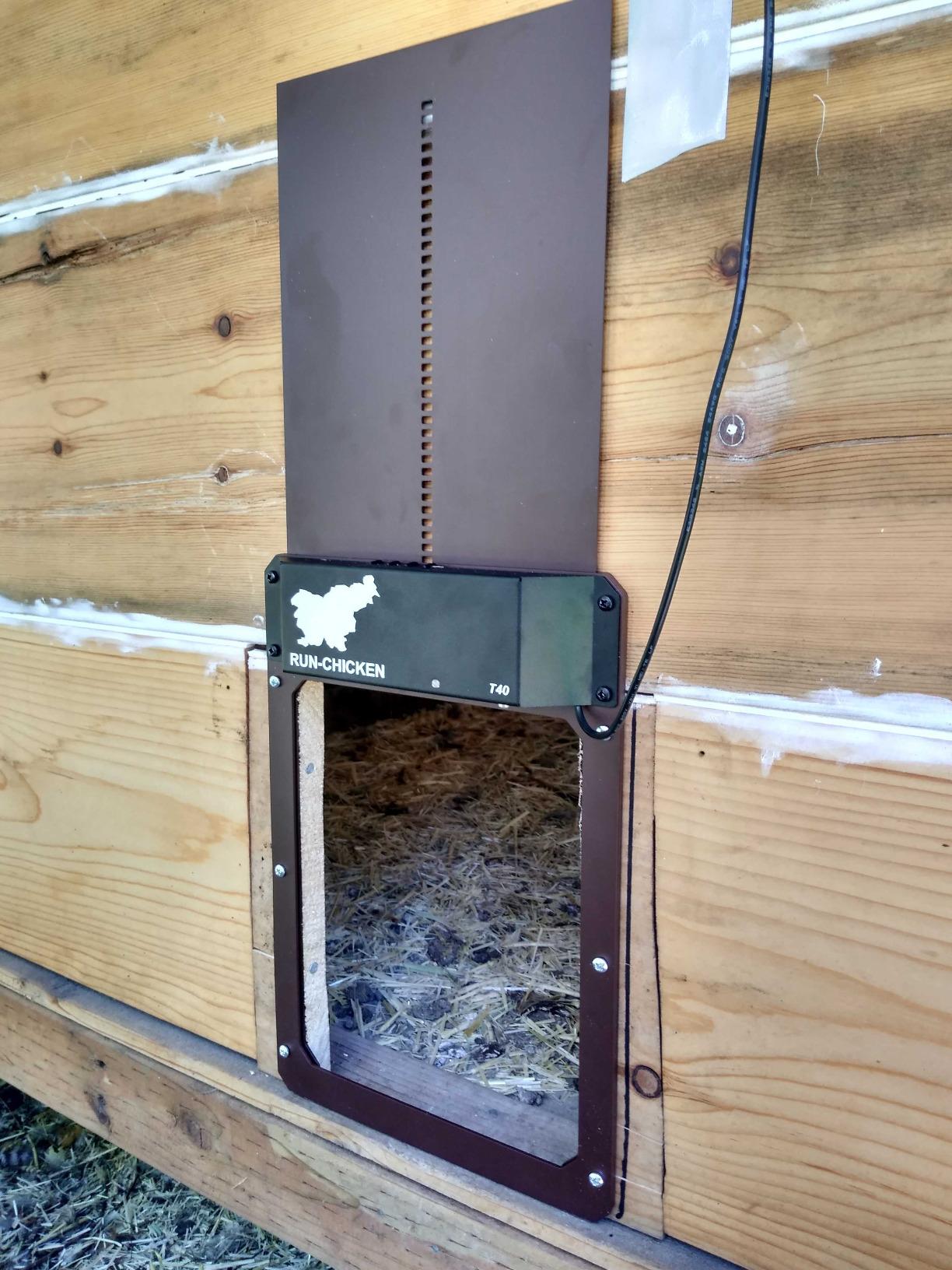 RUN-CHICKEN Door T50 – Automatic Chicken Coop Door Opener, Battery Powered & Weatherproof Aluminum, Smart App & Timer Control, Predator Proof, Easy Install, Reliable All-Season Performance (Brown) customer photo 2