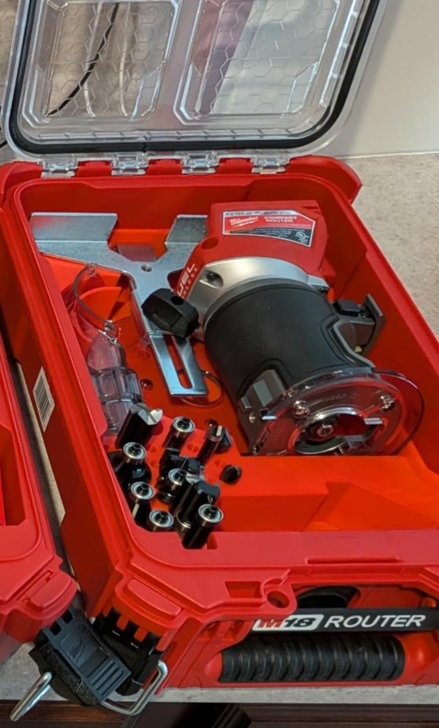Milwaukee Cordless Compact Router,18.0 Voltage customer photo 1