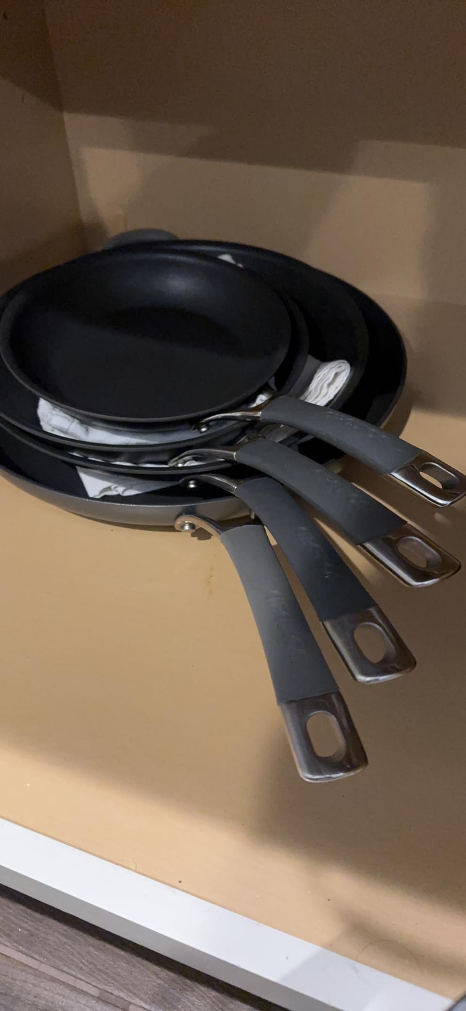 Circulon Radiance Nonstick Pots and Pans Set, 10-Piece, Gray | Oven safe non stick pots and pan set, dishwasher safe, easy cleanup, hard-anodized, tempered glass lids nonstick cookware set customer photo 2