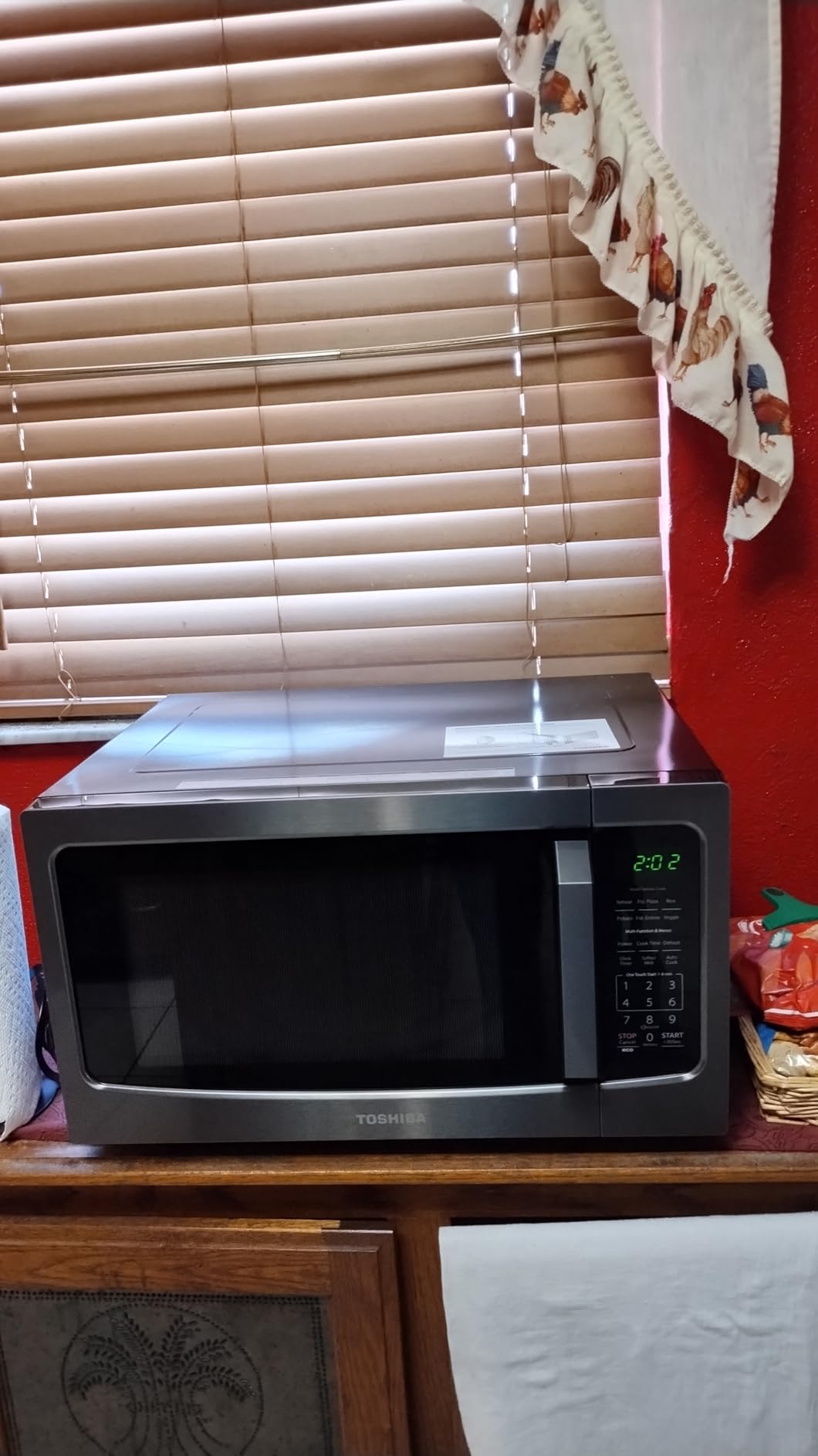 TOSHIBA Microwave Oven with Smart Sensor, 1.6 Cu.Ft, 1200W | Position Memory Turntable, Sound On/Off, Countertop, 13.6