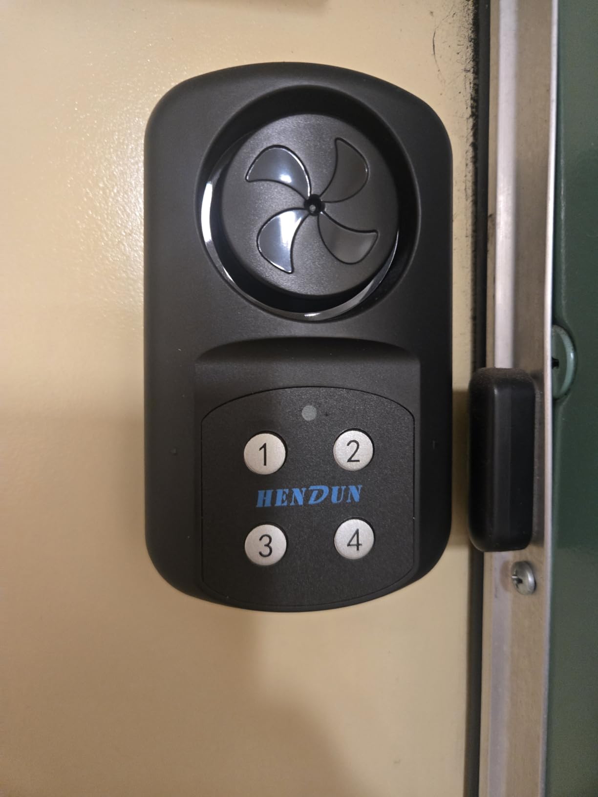 Hendun Pool Gate Alarm Outdoor with Remote, 140Db Waterproof Ip67, 2 Pack customer photo 2