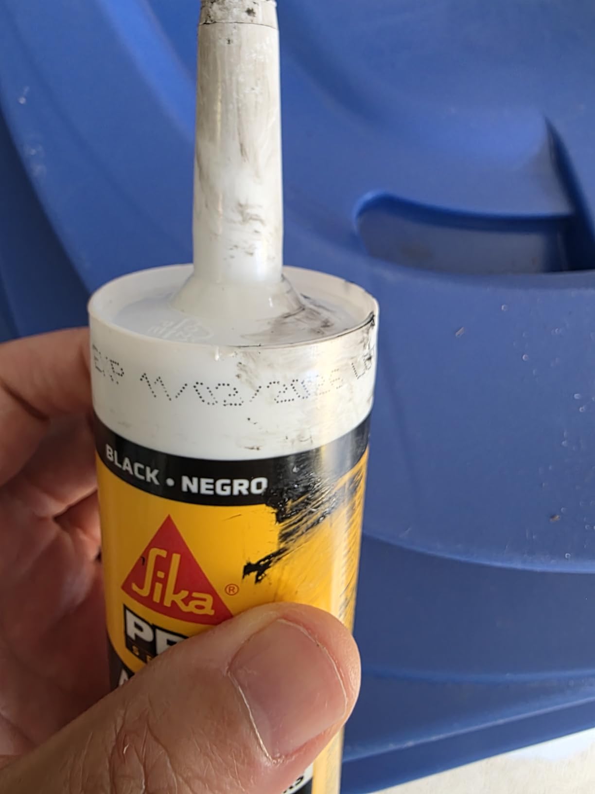 SIKA Sikaflex-410 Asphalt Sealant, Black, Self-Leveling Hybrid Sealant for Filling Cracks in Asphalt Driveways, Roadways, and Pavements - 9 fl. oz. Cartridge, Fills Cracks up to 1.5 in. Wide customer photo 1