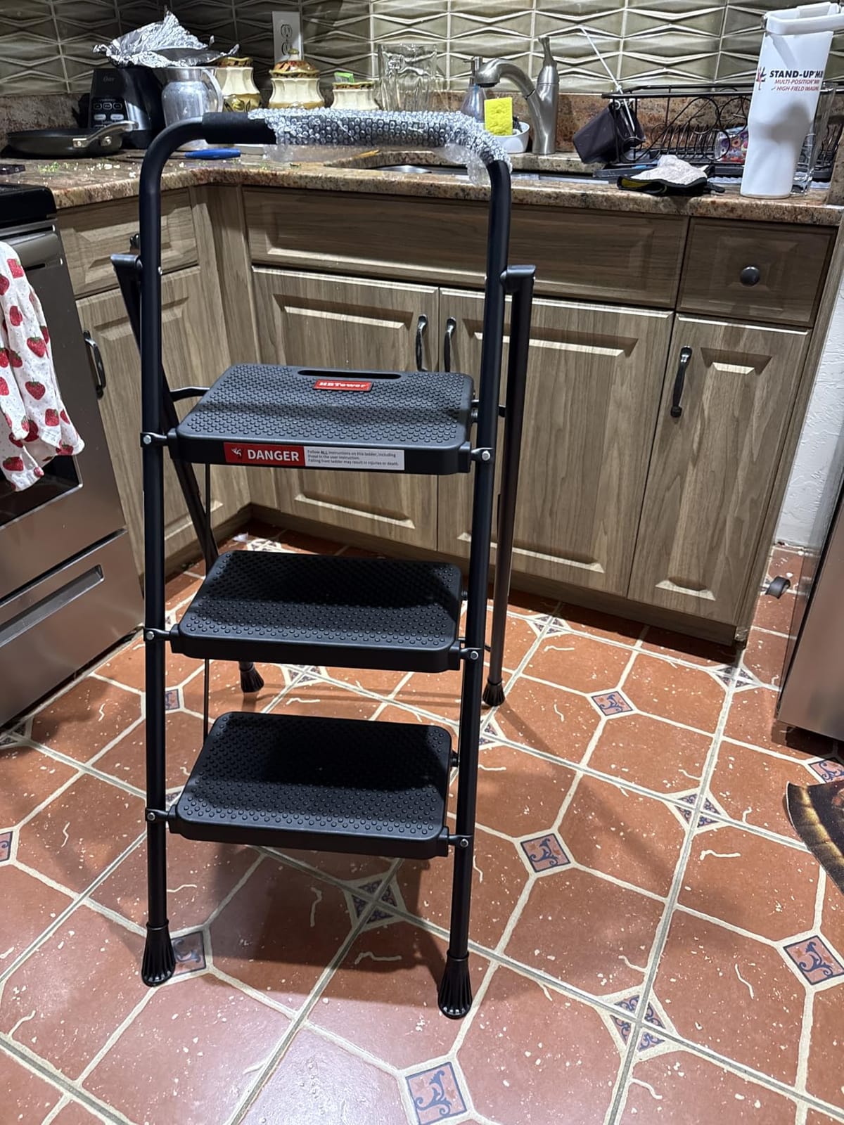 HBTower Step Ladder, Folding Step Stool with Wide Anti-Slip Pedal customer photo 2
