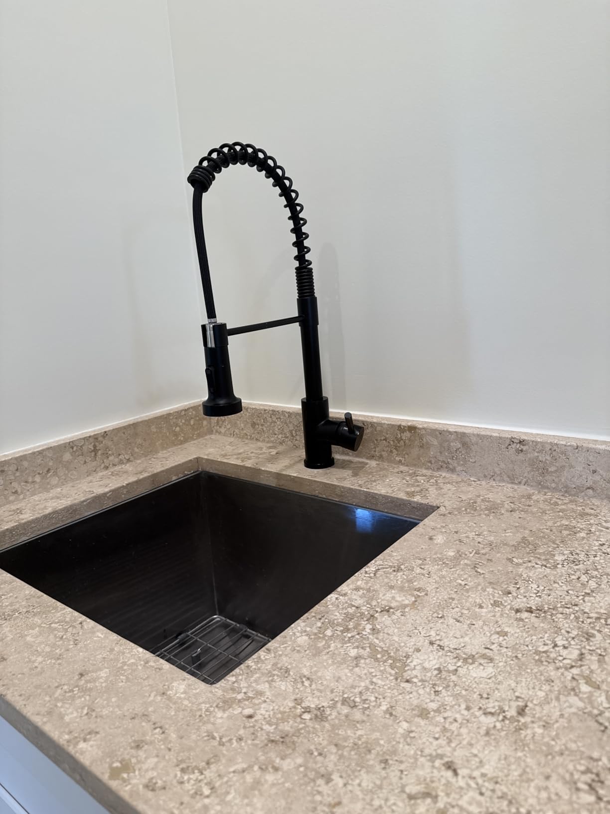 KRAUS Bolden Touchless Sensor Commercial Style 2-Function Single Handle Pull Down Kitchen Faucet in Matte Black, KSF-1610MB customer photo 2