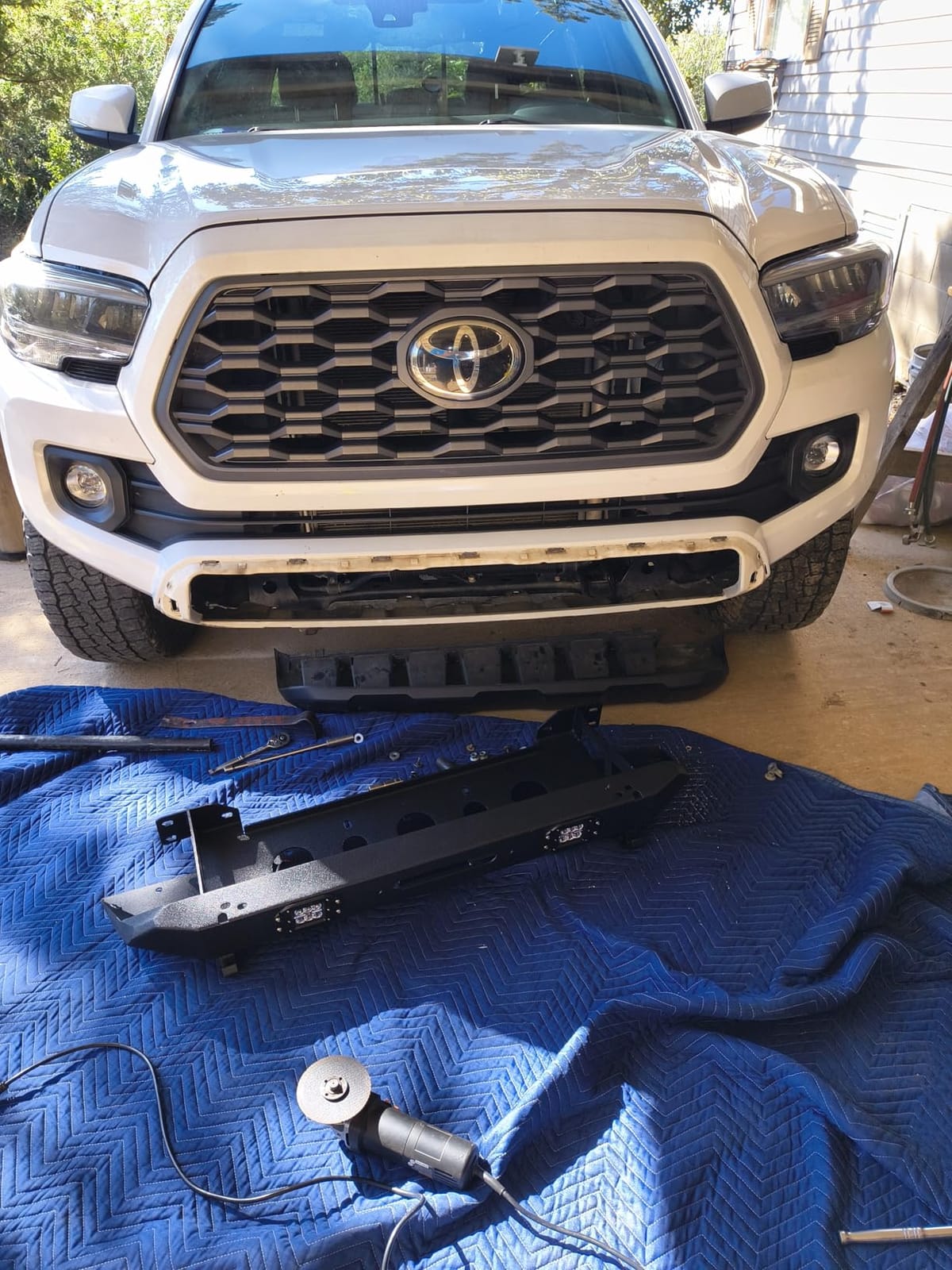 VEVOR 13,500 lb Electric, Truck Winch 12V DC 3/8 in x 80 ft Synthetic Rope Aluminum Fairlead Wireless & Wired Remote Control, 13500 lbs, IP55 Waterproof Towing for Off Road Jeep SUV Boat customer photo 2