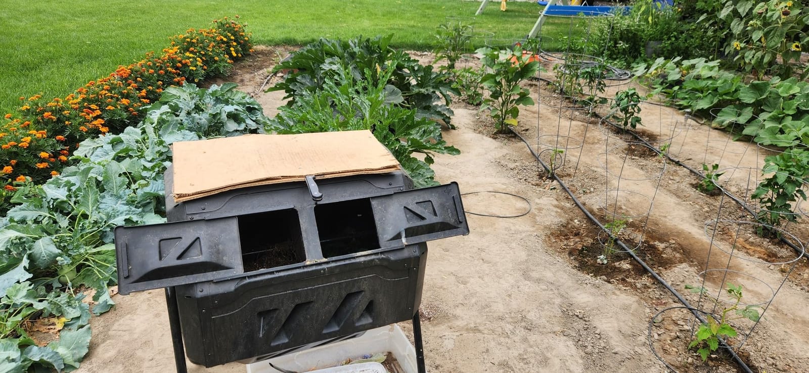 F2C Compost Bin Outdoor 43 Gallon Garden Dual Chamber Composter Bin - Bundled with Pearson's Gardening Gloves, BPA Free, Heavy-Duty Steel Frame, Rotating Tumbler with Sliding Doors -Black customer photo 1