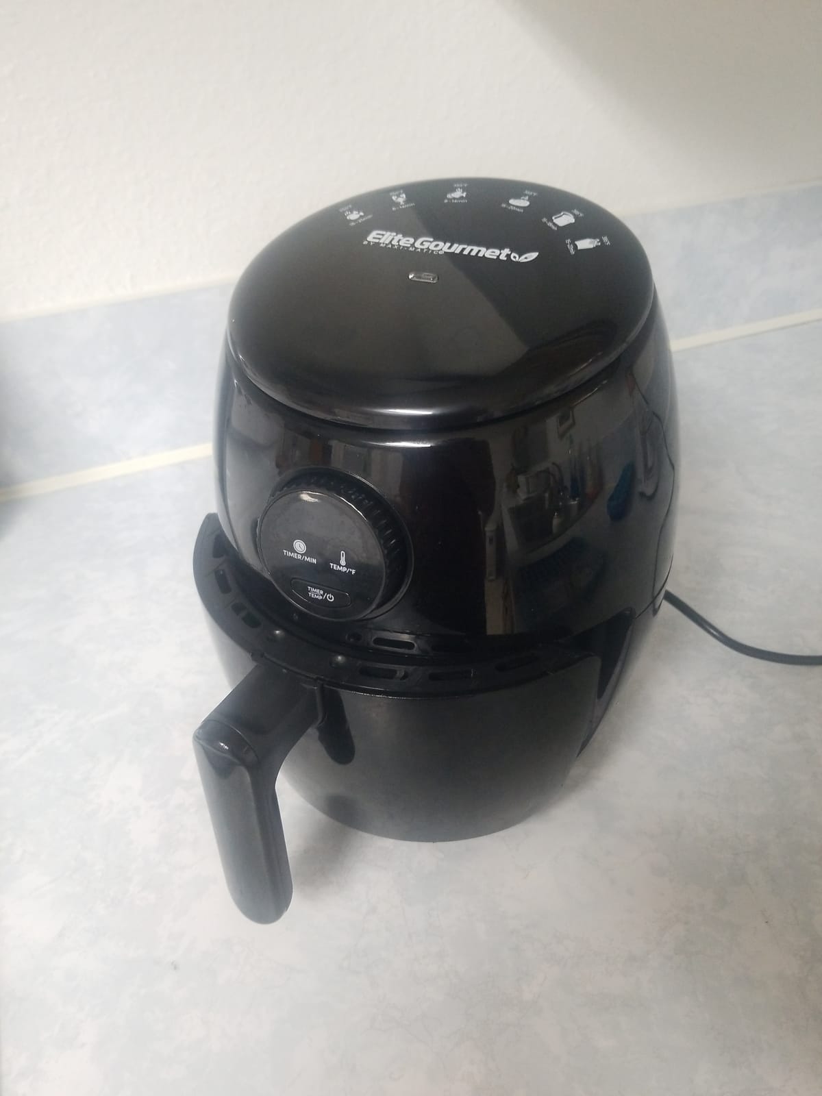 Elite Gourmet 2.1Qt Programmable Personal Air Fryer, 1000W, Compact Design | Timer, Temp Control, Space-Saving, EAF2612D customer photo 1