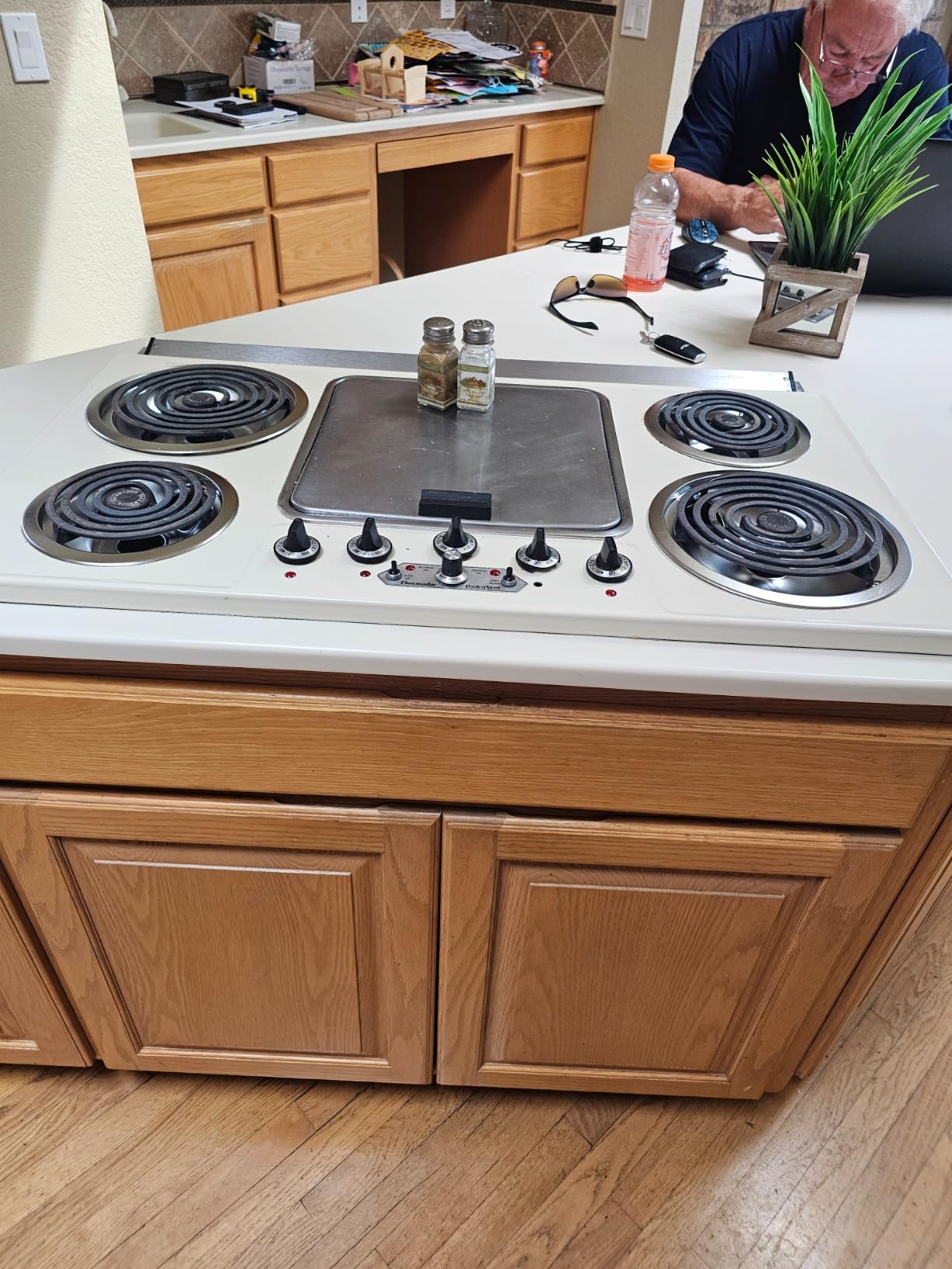 WB31T10010 WB31T10011 Chrome Range Drip Pans by Blutoget - Electric Stove Drip Pans Fit for GE Hotpoint Kenmore Electric Range with Locking Slot - 4 Pack Chrome Plated Steel customer photo 1