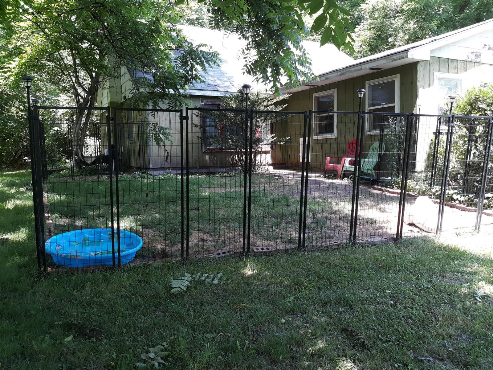 PawHut Outdoor Dog Kennel with Roof, 6' x 4' x 6' Heavy Duty Welded Wire Dog Playpen Enclosure with Escape-Proof Lock, UV-Resistant & Waterproof Cover, for Large Dogs, Chickens, Ducks, Silver customer photo 2