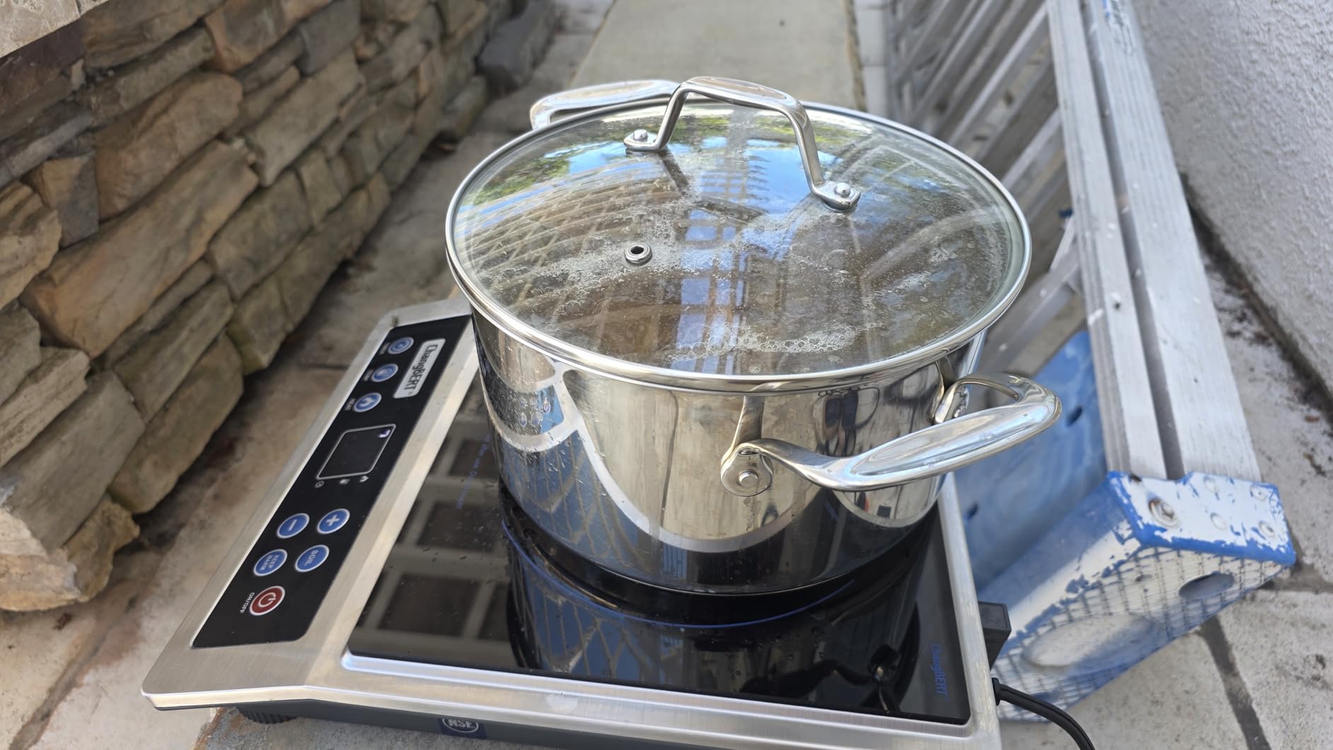 NutriChef 6-Quart Stainless Steel Stockpot - 18/8 Food Grade Heavy-Duty Induction-Compatible Pot with See-Through Lid, Ideal for Stews, Broths, Simmering & Soups, Dishwasher Safe - NCSP6 customer photo 1