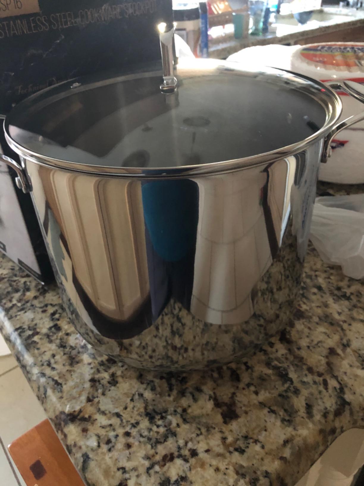 NutriChef 6-Quart Stainless Steel Stockpot - 18/8 Food Grade Heavy-Duty Induction-Compatible Pot with See-Through Lid, Ideal for Stews, Broths, Simmering & Soups, Dishwasher Safe - NCSP6 customer photo 2