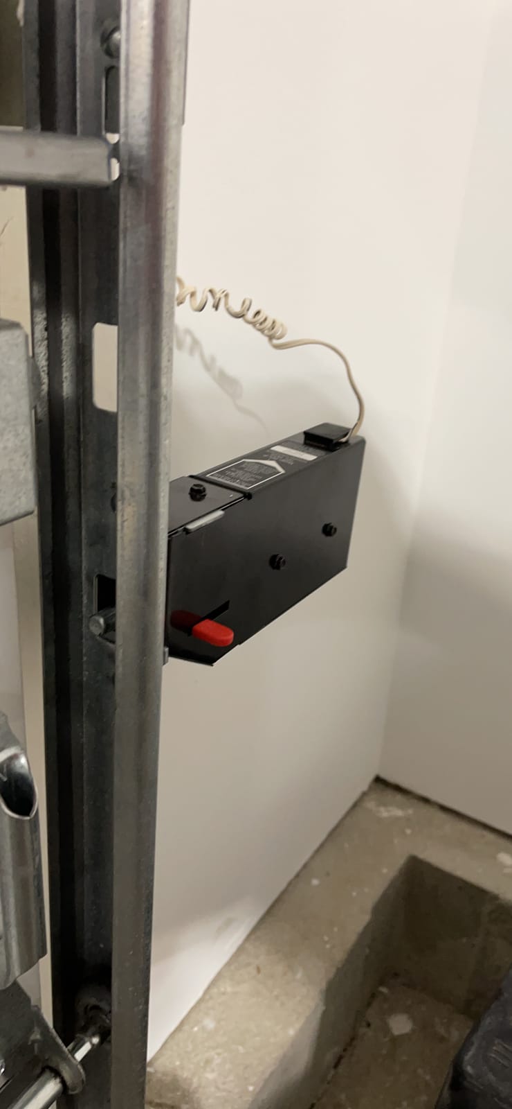 Genie B6172H Wall Mount Smart Garage Door Opener, DC Motor Lifts up to 14ft high 850lbs, Black customer photo 2