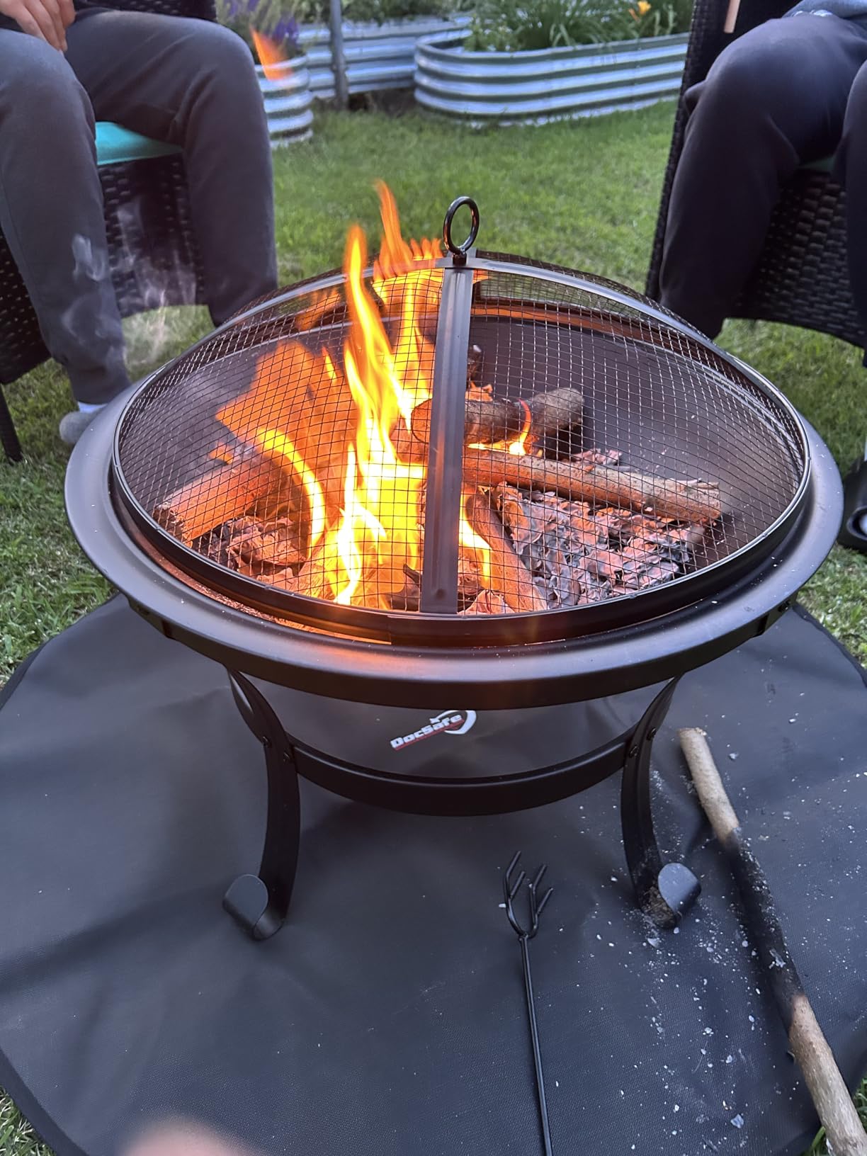 SINGLYFIRE 22 inch Fire Pit for Outside Outdoor Wood Burning Small Bonfire Pit Steel Firepit Bowl for Patio Camping Backyard Deck Picnic Porch,with Spark Screen,Log Grate,Poker customer photo 1