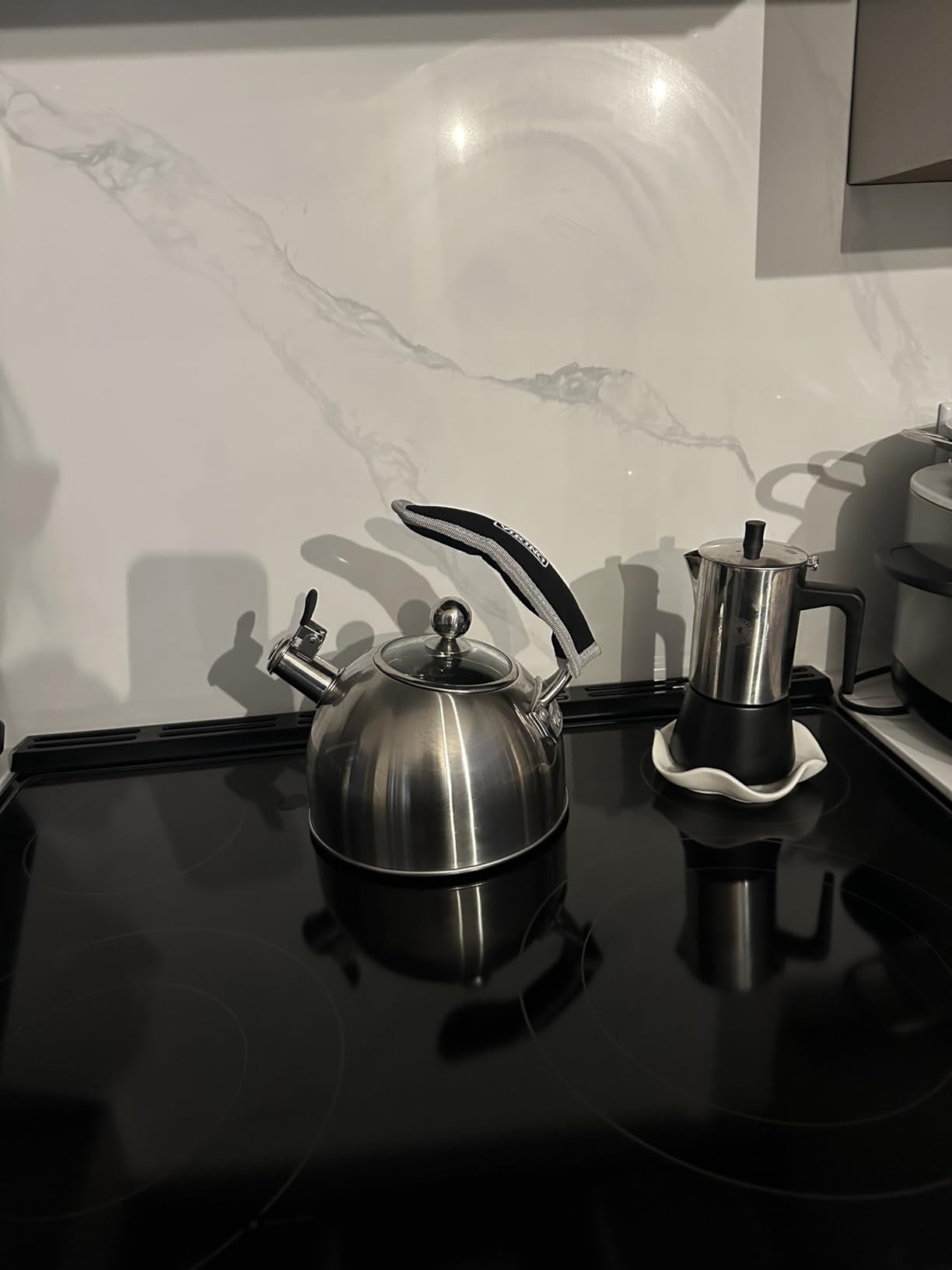 Viking 3-Ply Stainless Steel Tea Kettle, 2.6 Quart Stovetop Hot Water Pot with Tempered Glass Lid, Ergonomic Handle, Induction Ready, Mirror Finish customer photo 1