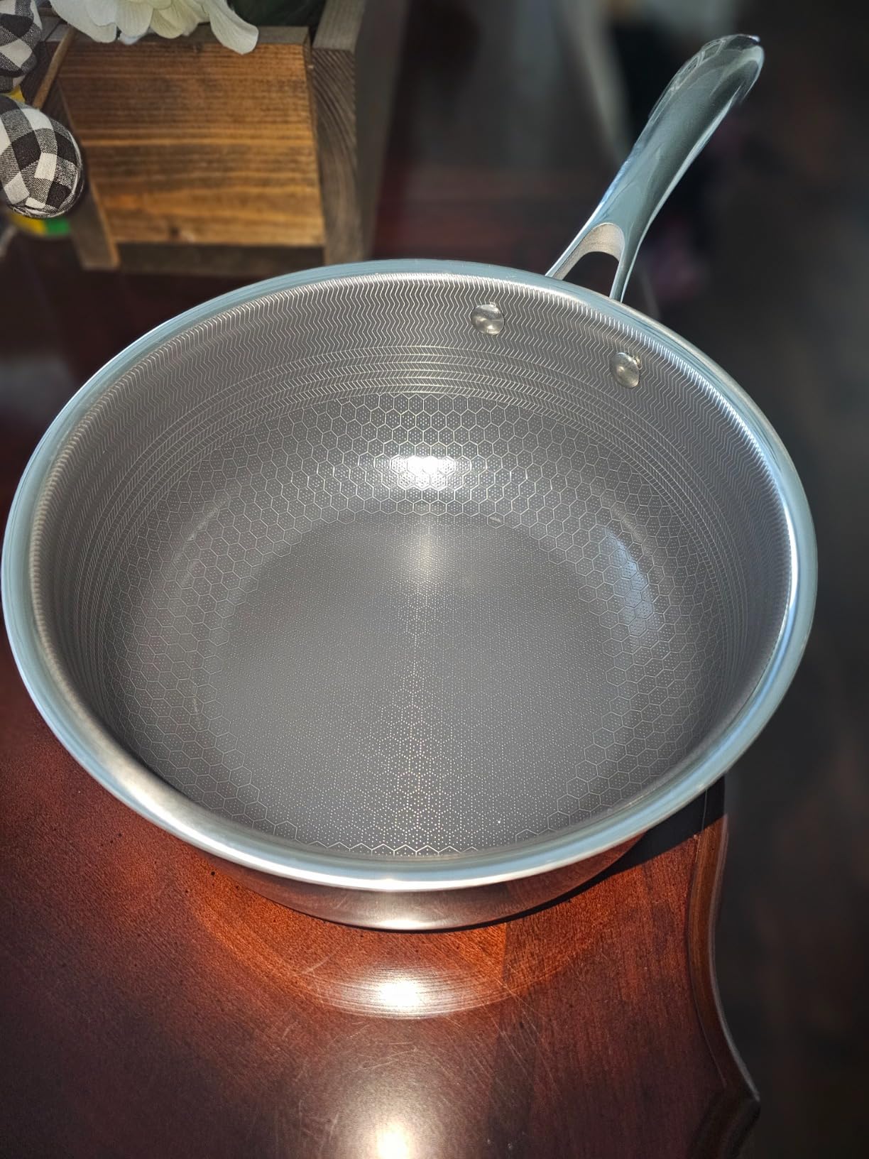 HexClad 1QT Hybrid Nonstick Saucier with Lid, Induction Ready | Stay-Cool Handles, Dishwasher and Oven Safe up to 900°F, Compatible with All Cooktops customer photo 2