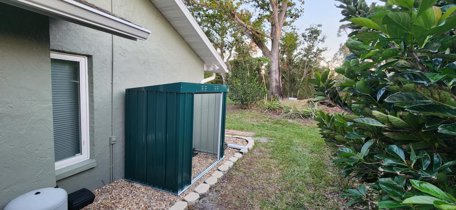 Bealife 6' x 4' Outdoor Storage Shed,Metal Shed Lockable Door - Dark Gray customer photo 1