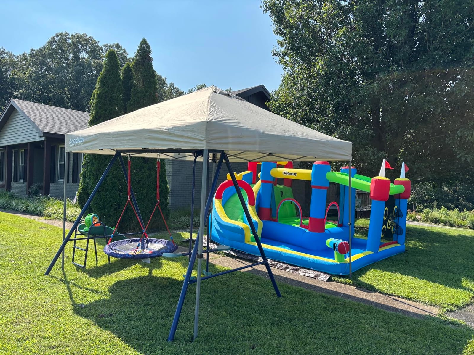 Outsunny 6-in-1 Inflatable Water Slide with Splash Pool, Climbing Wall customer photo 1