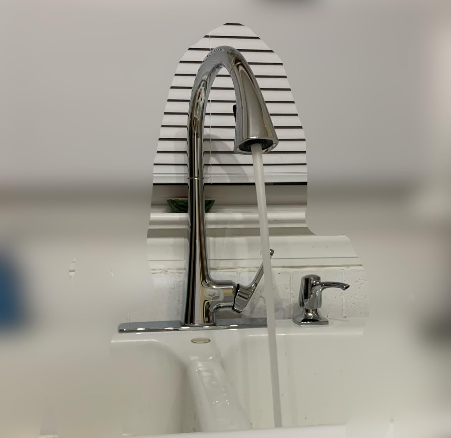 KOHLER R26281-SD-BL Maxton Touchless Pull-Down Kitchen Faucet with Soap/Lotion Dispenser, Matte Black customer photo 1