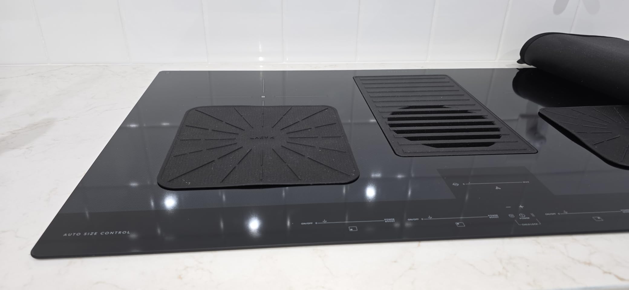 Lazy K Induction Cooktop Mat - Silicone Fiberglass Scratch Protector - for Magnetic Stove - Non slip Pads to Prevent Pots from Sliding during Cooking - Square (9 inches) Black customer photo 1