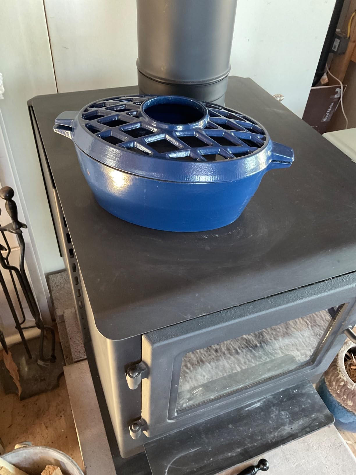 GOOD GAIN Wood Stove Steamer Cast Iron, Fireplace Humidifier, 2.5 Qt, Black, Matte Finish, Lattice Top customer photo 1