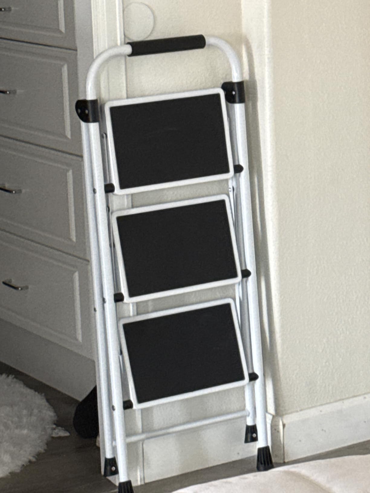 Step Ladder, Folding Step Stool with Wide Anti-Slip Pedal, Sturdy Steel Ladder, Convenient Handrail, Lightweight, Portable Steel Step Stool customer photo 1