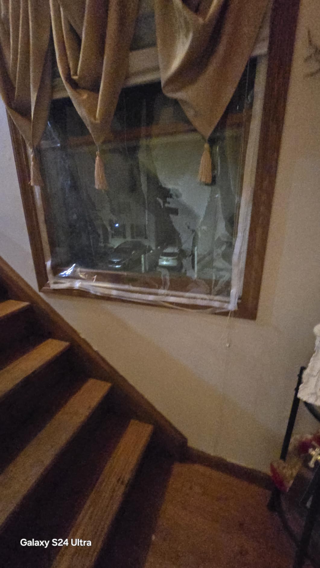 Adjustable Window Insulation Kit 47inX63in(120X160cm) for Winter Keep Cold Out,cuttable Transparent Film 180㎛ Thickness,Easy to Open for Ventilation,Reusable Plastic Window wrap customer photo 1