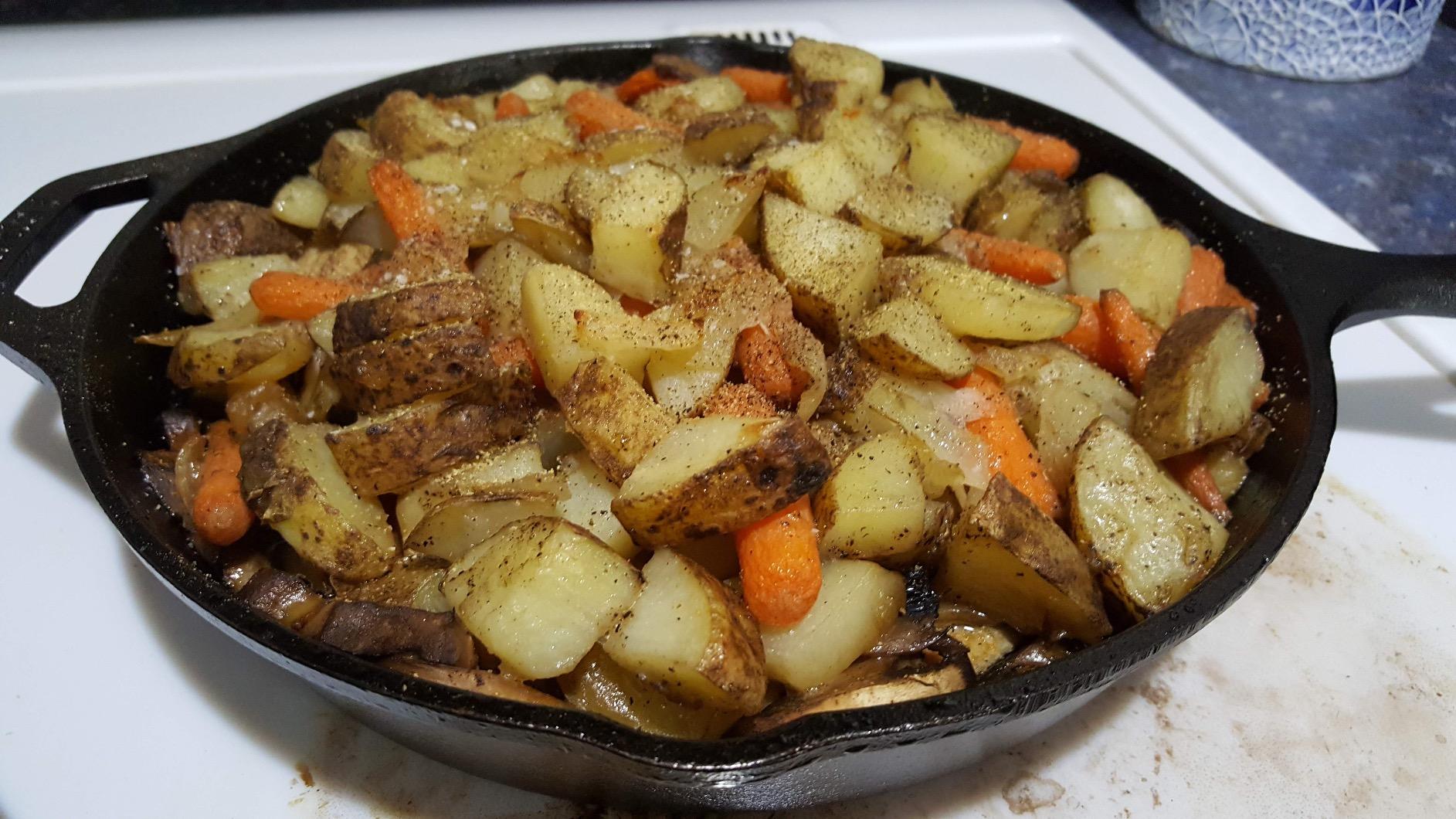 Lodge Pre-Seasoned Cast Iron Skillet Set, 8, 10.25 and 12 Inches | Non-Toxic & Naturally Non-Stick Cast Iron Pan, Compatible with Oven, Stove, Grill & Campfire, Made in USA customer photo 1