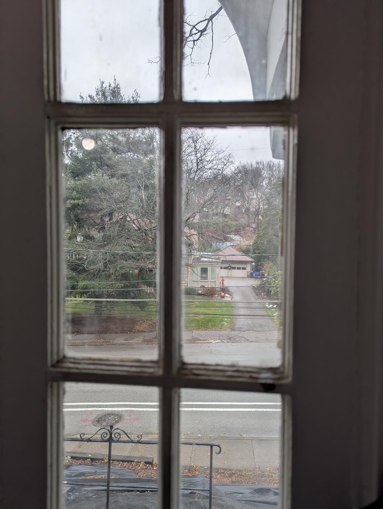 Duck Brand Winter Window Insulation Kit – Window Seal Rolled Shrink Film Covers Up to 15 3’ x 5’ Windows – Window Tape Included – Easy Indoor Installation - Clear - 15-Pack (288069) customer photo 2