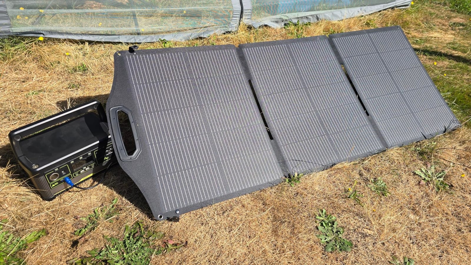 200W Solar Panel, BigBlue SolarPowa 200 Solar Panel Charger with Kickstand for Camping, IP68 Waterproof, Portable and Lightweight, 25% Solar Efficiency, DC5521/8020/7909/ XT60 Plug for Power Station customer photo 2