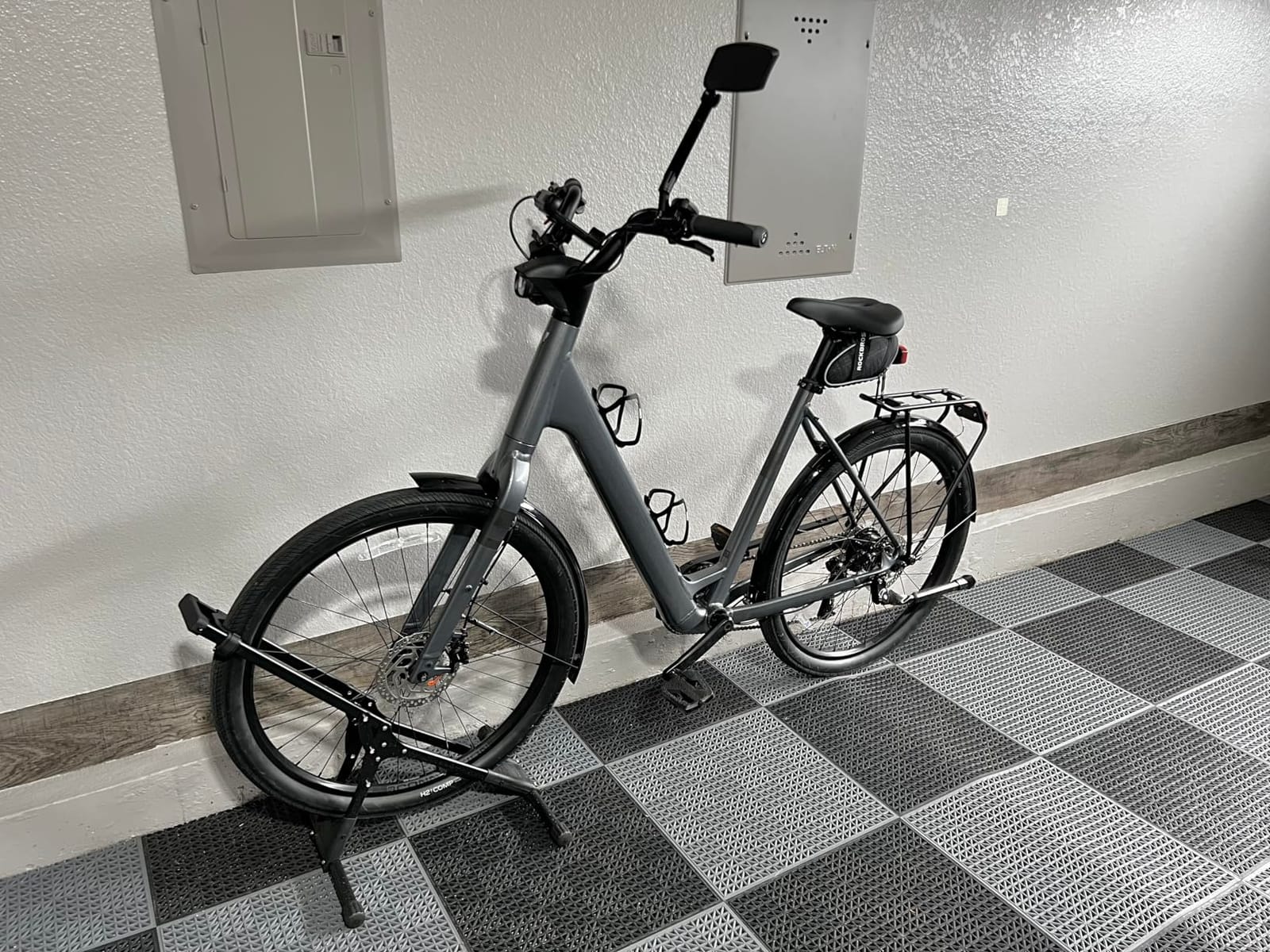 CHEPARK Bike Floor Stand Rack- Indoor Bike Stand for Garage/Home - Bike Storage Bicycle Parking Rack Fit 20”-29” Mountain Road Bikes (1 Bike Rack) customer photo 1