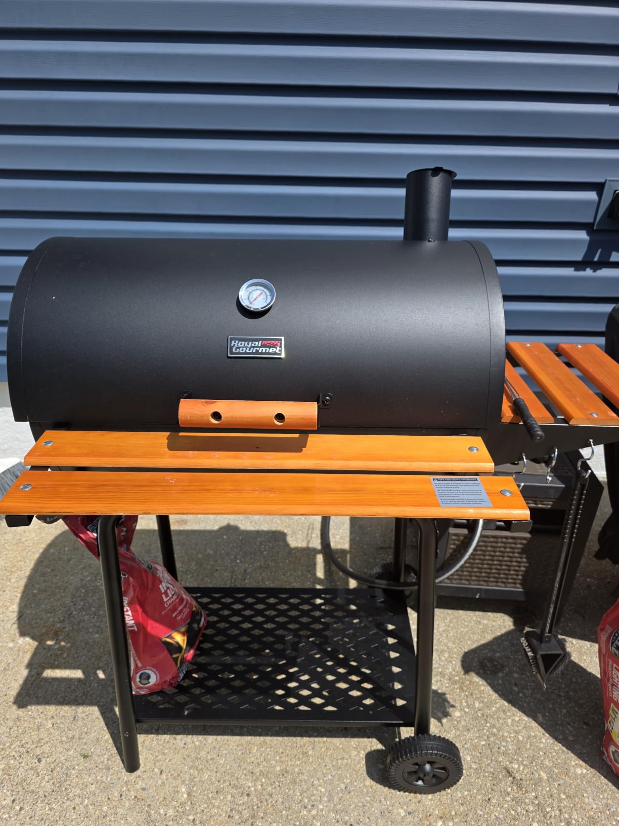 Royal Gourmet CC1830V 30 Barrel Charcoal Grill with Side Front Table | Wood-Painted Table, 627 Square Inches Cooking Space, Outdoor BBQ Grill for Outdoor Backyard, Patio and Parties, Black customer photo 1