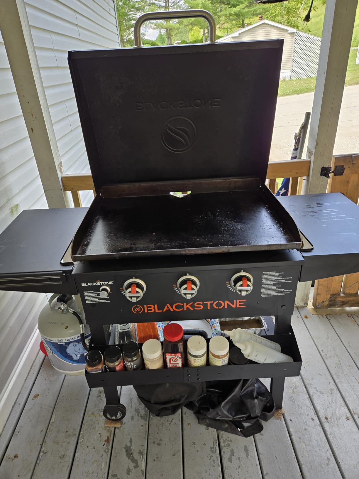 Blackstone 2080 Original 28-Inch 3-Burner XL Griddle with Hood and Side Shelves Outdoor Flat Top Grill customer photo 1