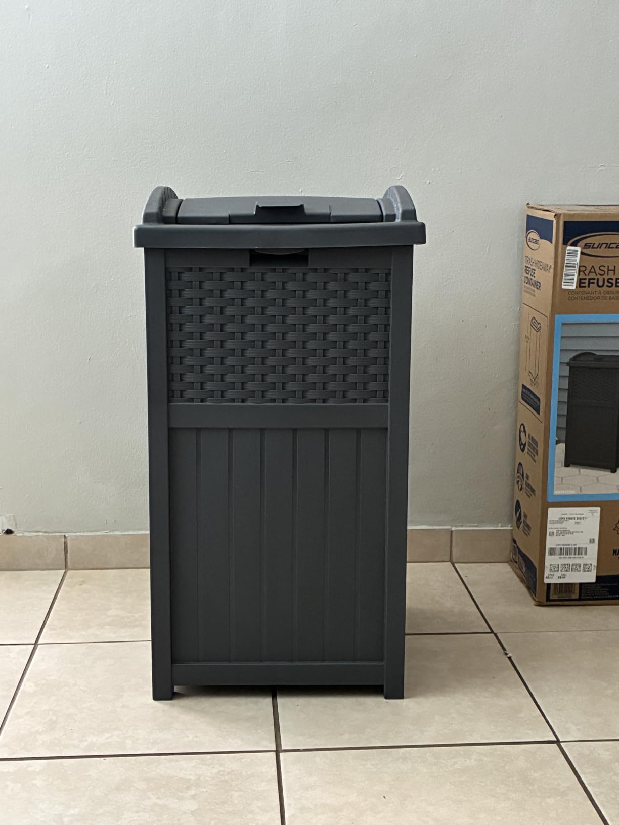 Suncast 33 Gal, Wicker Hideaway Trash Can, Secure Lid, Cyberspace Gray customer photo 2