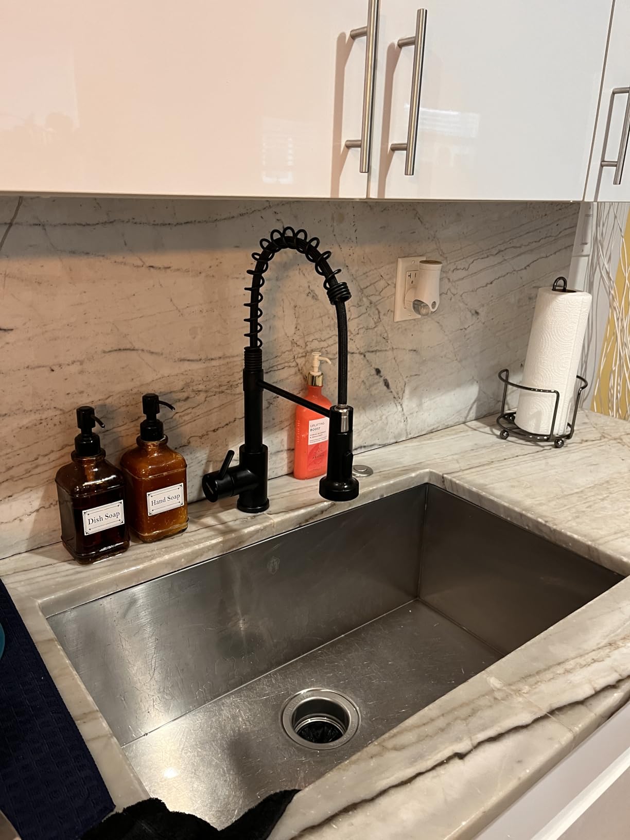 WEWE Touchless Kitchen Faucet, 2-Mode Sprayer, Matte Black, Pull-Down customer photo 1