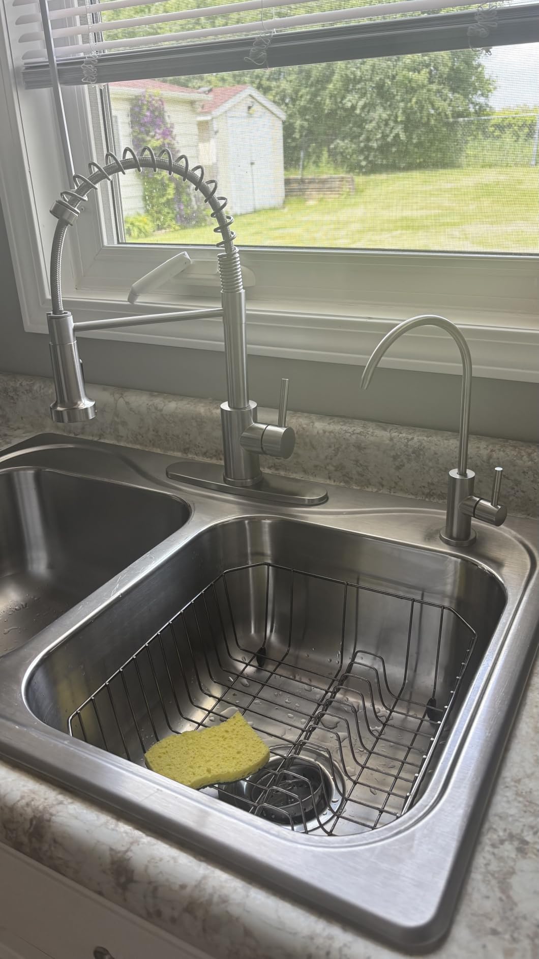 WEWE Touchless Kitchen Faucet, Matte Black, Pull-Down, Single Handle | 3 Modes Sprayer, 360 Swivel, SUS304, Fits 1- or 3-Hole Sinks, Ceramic Cartridge, Easy-Clean Nozzles customer photo 1