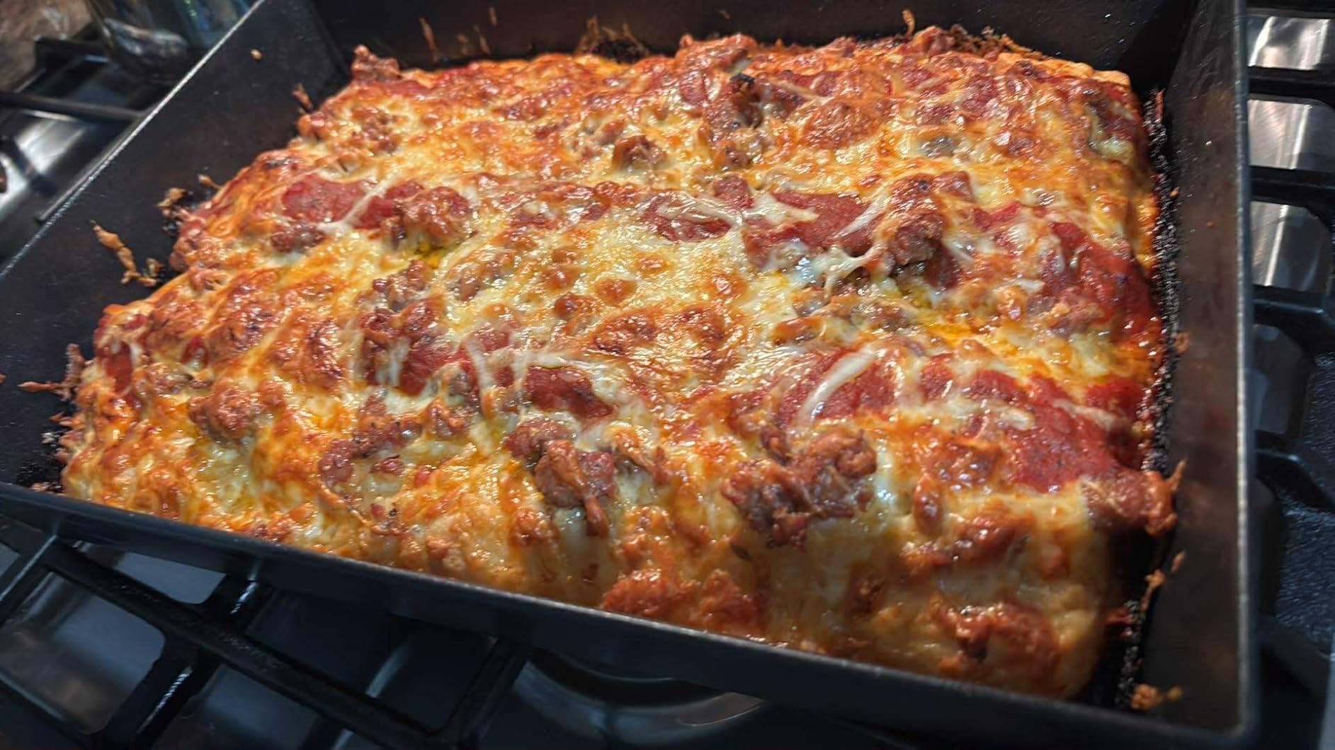 Detroit Style Pizza Pan 10x14x2.5 (Non-Stick, BPA & PFOA Free) Heat-Resistant Up to 500F, Pre-Seasoned Authentic Hard Anodized Detroit Deep Dish Pizza Pan customer photo 1