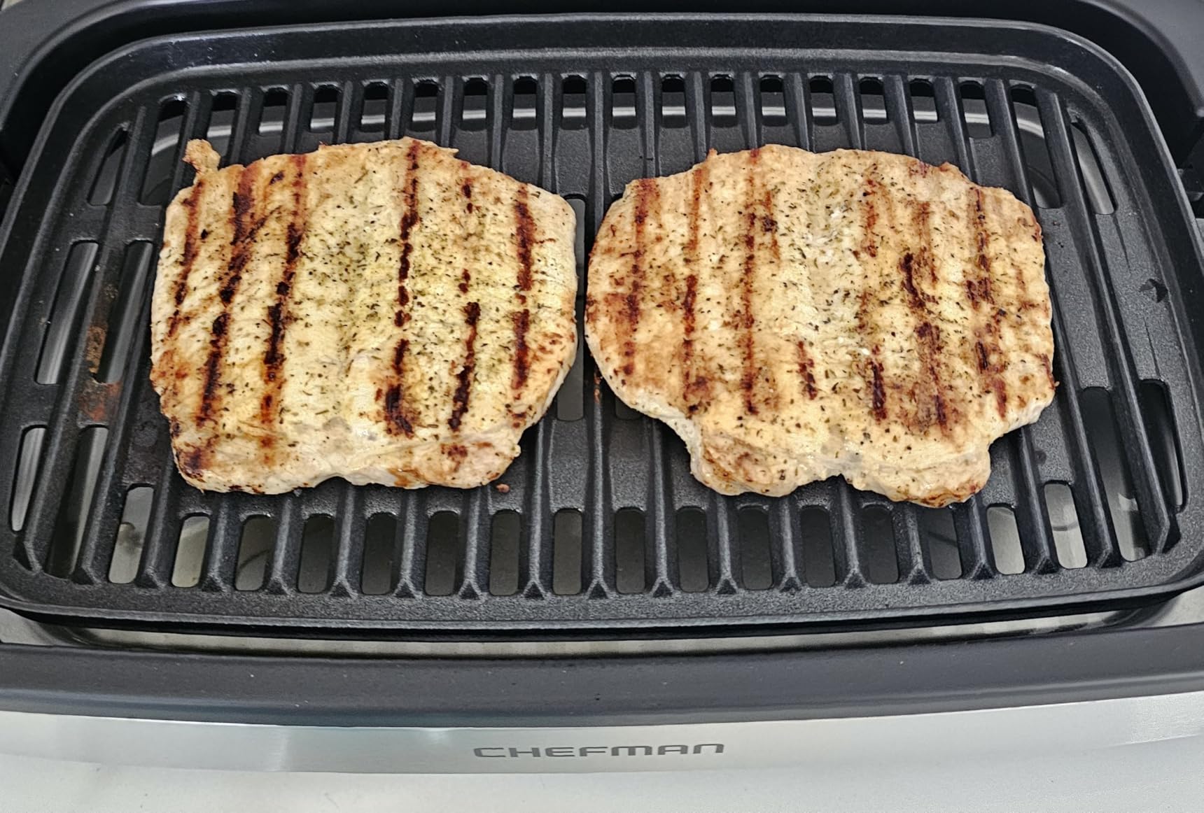 Chefman Smokeless Indoor Electric Grill, Extra Large Grilling Surface, Nonstick Table Top Grill for Indoor Grilling and BBQ with Adjustable Temperature Control, Drip Tray, Dishwasher-Safe Parts customer photo 1