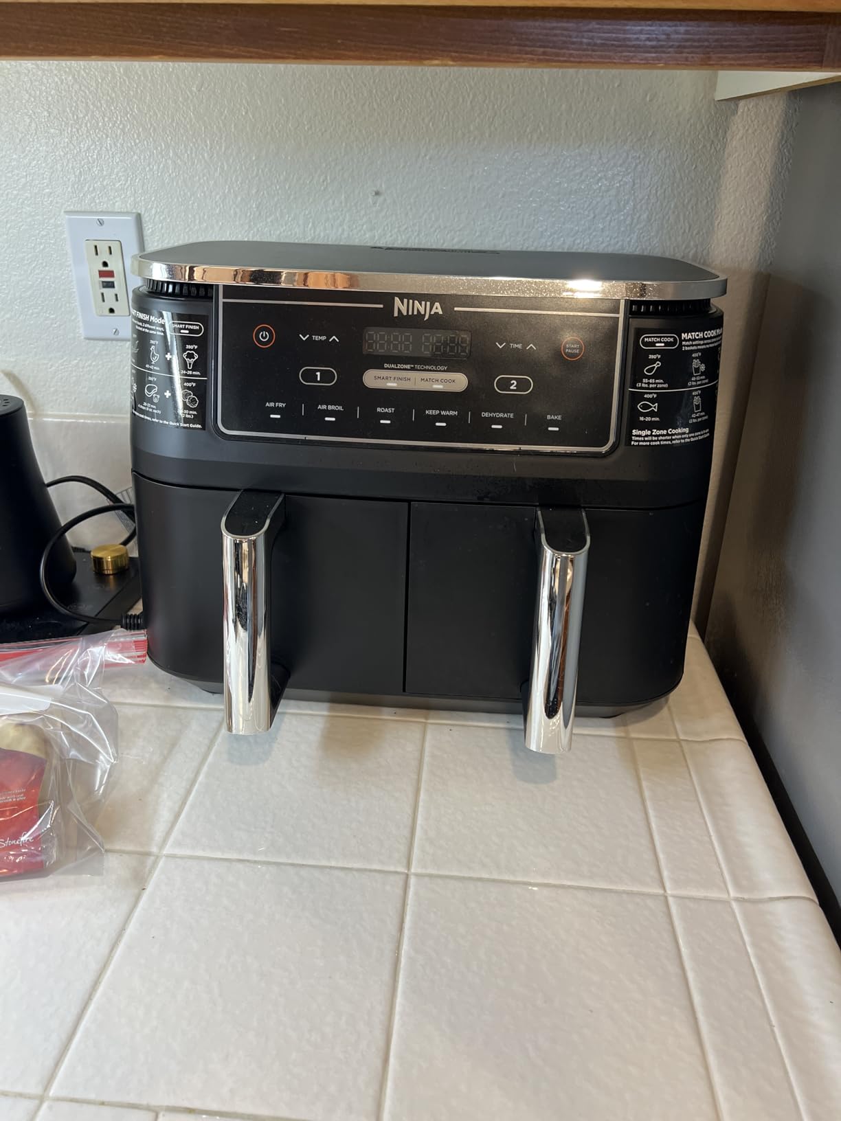 Ninja Foodi Air Fryer, 10 Qt DualZone, 6-in-1, Black, DZ302 customer photo 1