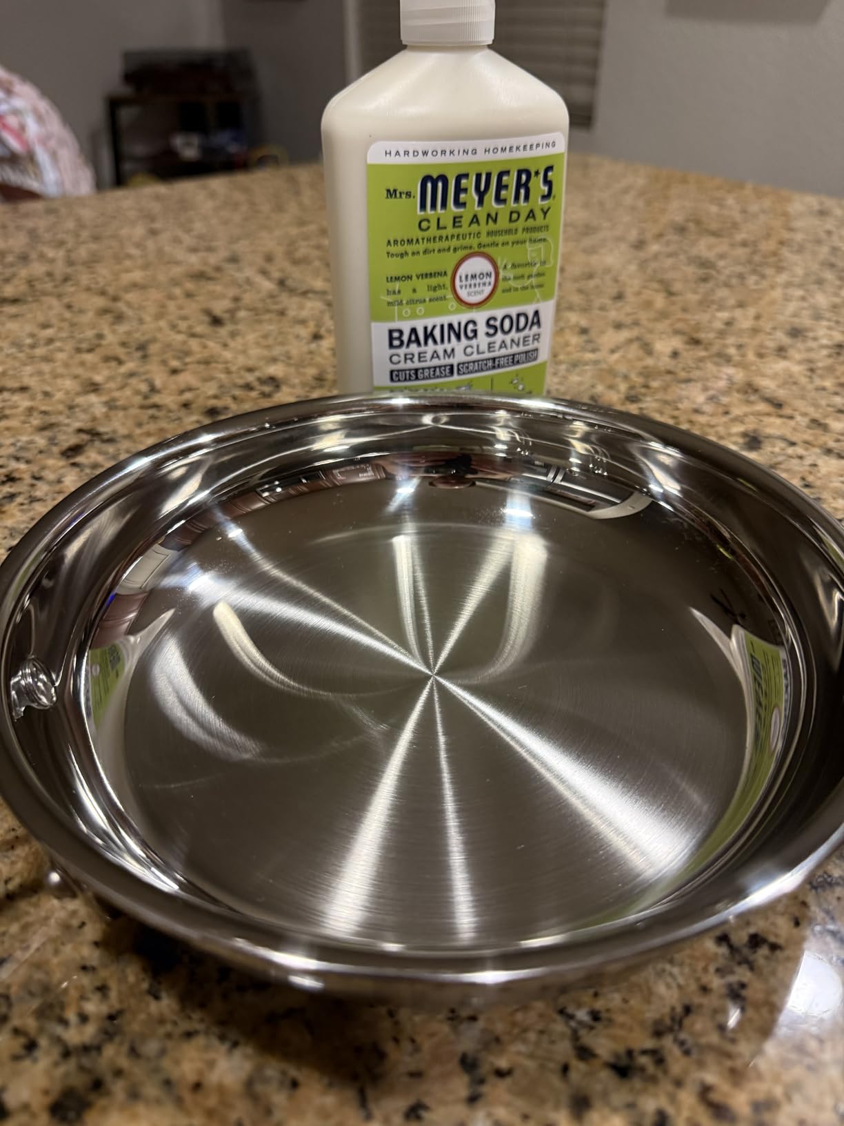 MRS. MEYER'S CLEAN DAY Baking Soda Cream Cleaner, Lemon Verbena, 16 fl oz | Freshens Kitchen, Removes Soap Scum and Grease, For Use on Sinks, Stovetops, Pots, & Pans customer photo 1