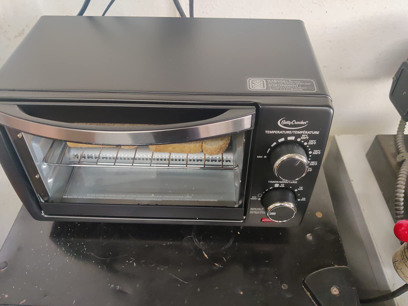 Betty Crocker Air Fryer Convection Toaster, 1500 Watts, BC-4637S, Silver | 0.7 Cu. Ft. 22-Liter Capacity, 7 Function Convection Oven with Pizza, Bagel, Roast, Bake & Keep Warm Settings customer photo 1