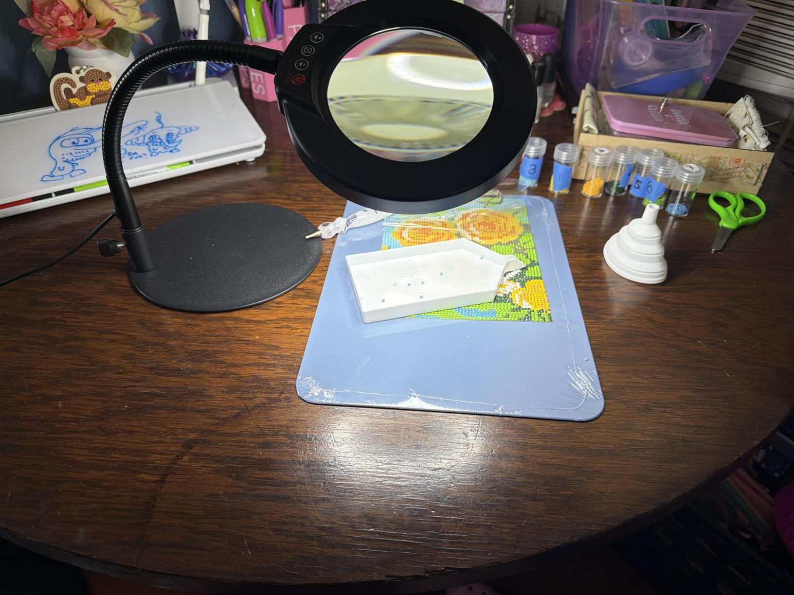 10X Magnifying Glass with Light and Stand, 5 Color Modes Stepless Dimmable LED Lighted Desk Lamp, Hands Free Magnifier with Flexible Goose-Neck for Craft Hobby Painting Sewing Close Work customer photo 2