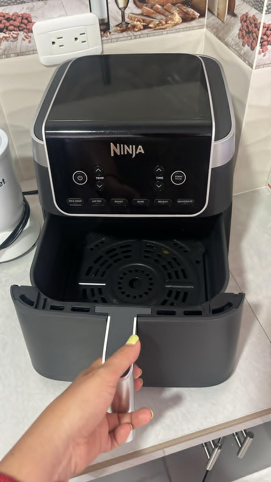 Ninja Air Fryer XL with MaxCrisp, 6.5 Qt, 6-in-1, Grey, AF181 customer photo 1