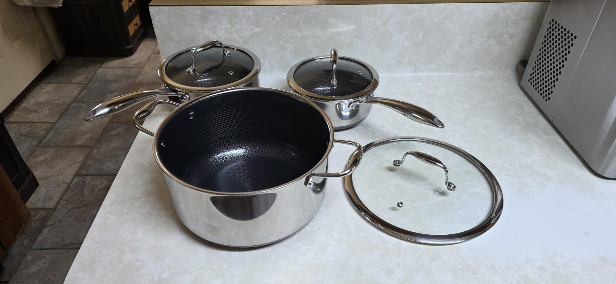 HexClad Hybrid Nonstick 6 Pc Pot Set & Trivets, 2, 3, and 8-Qt Pots & Lids | Stay-Cool Handles, Dishwasher and Oven Safe, Compatible with All Cooktops, Induction Ready customer photo 1