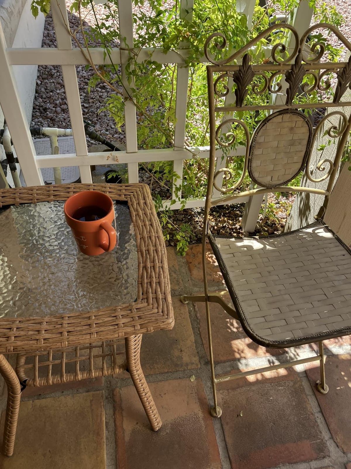 VINGLI Outdoor Side Table with Storage Wicker Patio Side Table, Tempered Glass Top End Table for Balcony Porch Deck (Brown) customer photo 1